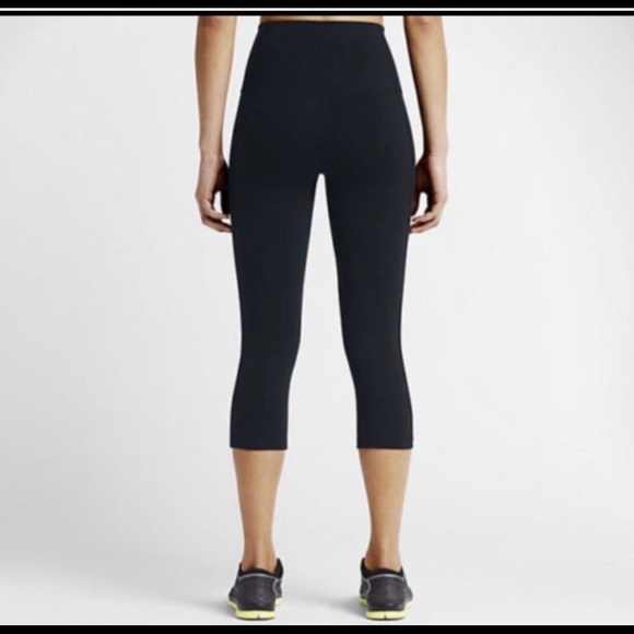 nike sculpt capri